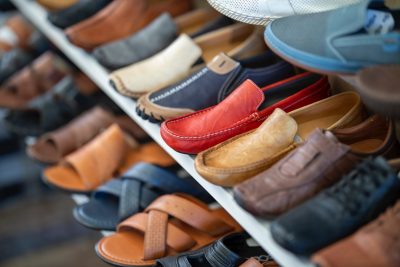 Schuhproduktions- und -vertriebsunternehmen zu verkaufen