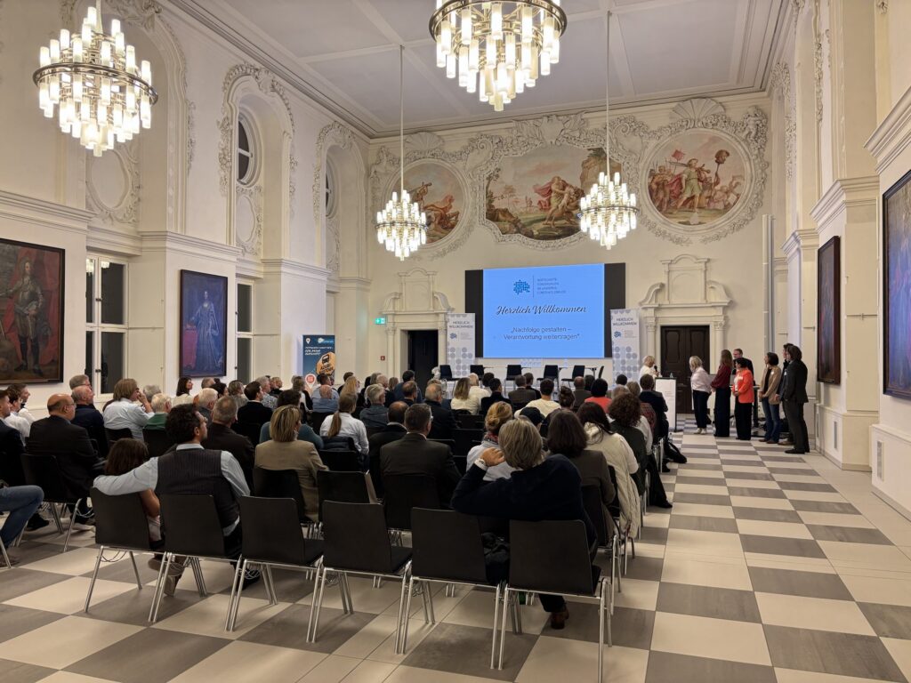Gäste im Churfürstensaal des Klosters Fürstenfeld bei der Veranstaltung Nachfolge gestalten, Verantwortung weitertragen der Wirtschaftsförderungen im Landkreis Fürstenfeldbruck