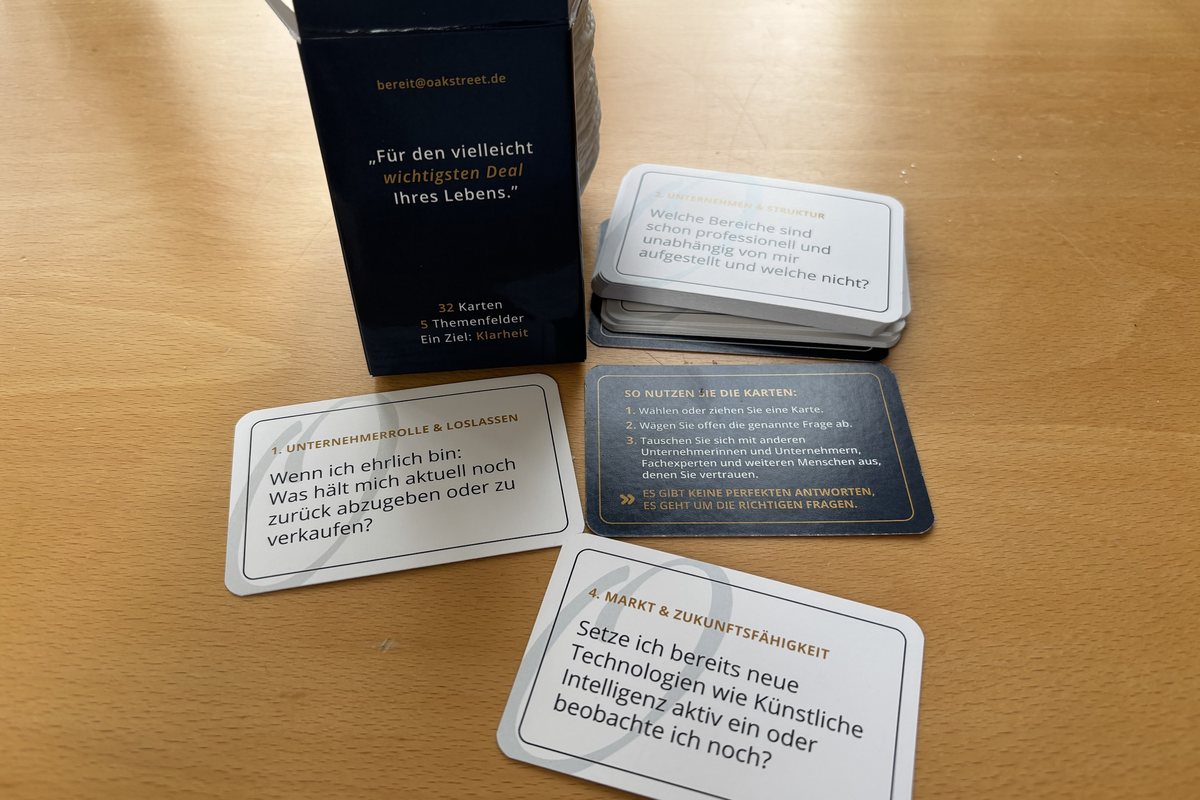 Oakstreet Reflexionskarten für Unternehmerinnen und Unternehmer: Schachtel mit 32 Fragen zu Unternehmensverkauf und Nachfolge
